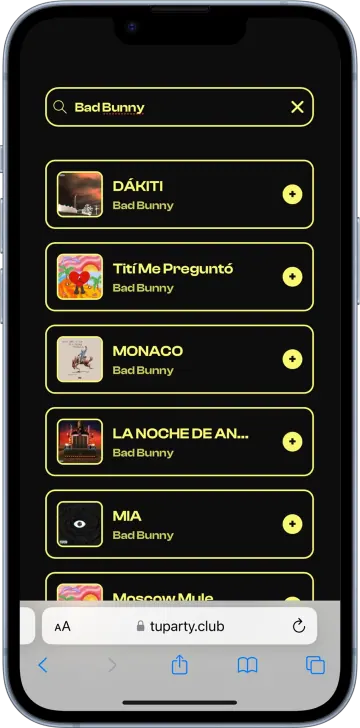 Invitados de una boda pidiendo y votando canciones desde el móvil durante el banquete